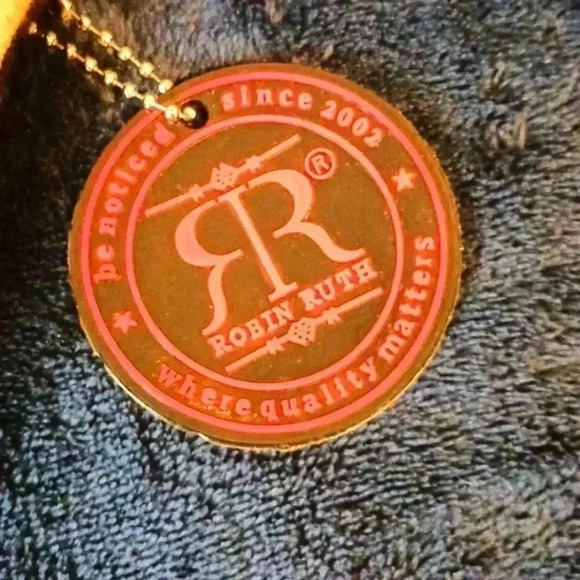 Over the side shoulder bag..absolutely beautiful..Two nice size pockets. - Picture 2 of 4